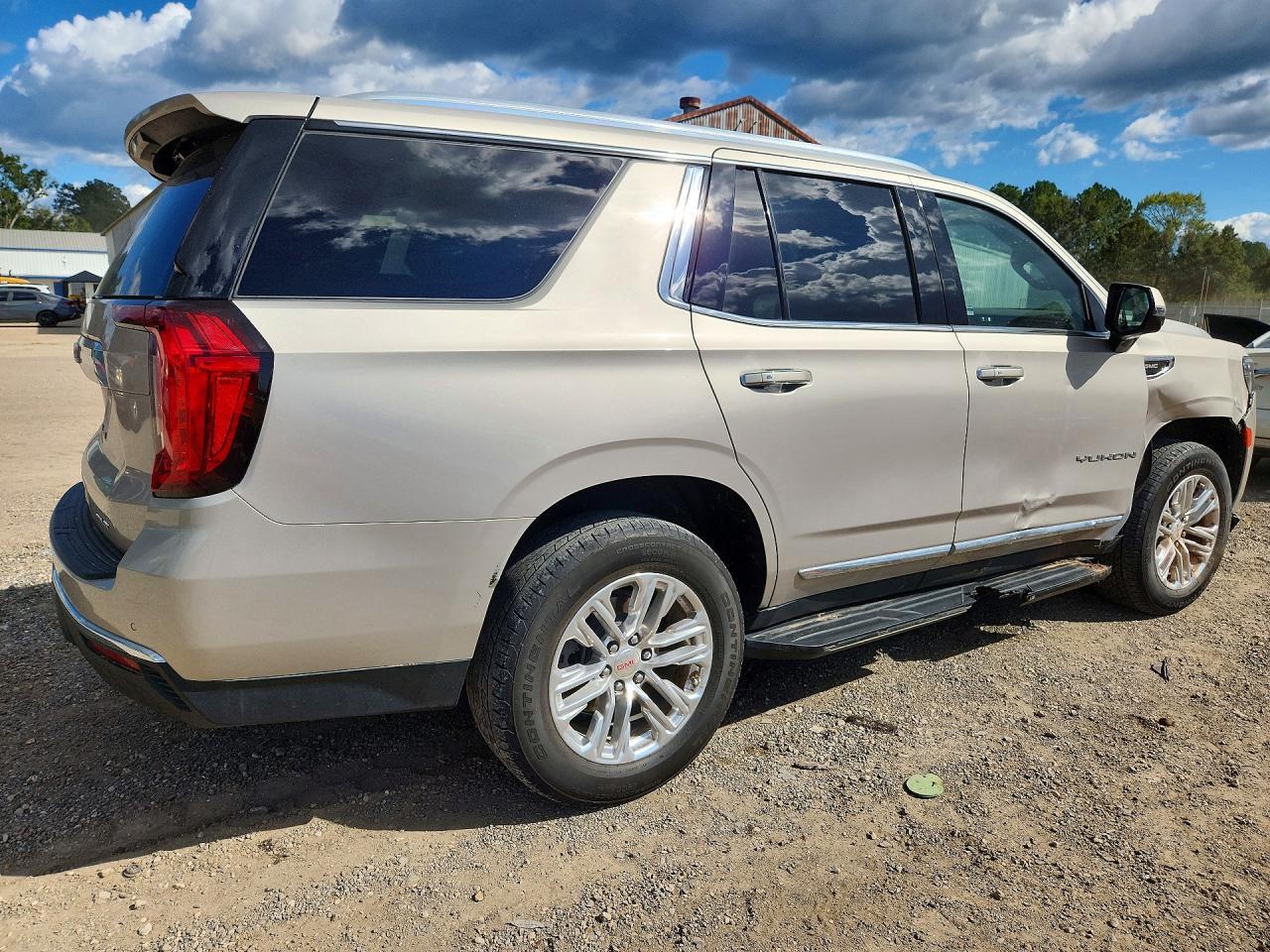 2024 GMC YUKON SLT — Фото 3 из 13