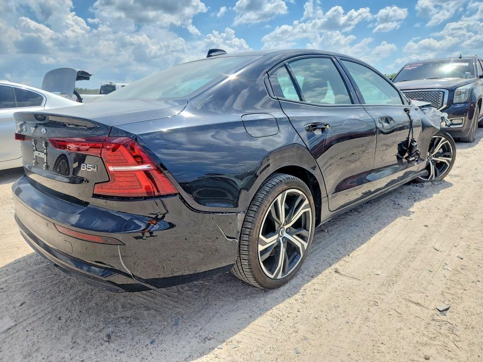 2024 VOLVO S60 CORE — Фото 3 из 12