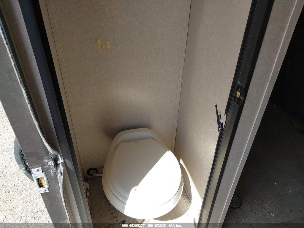 7J3S1EB13NS006228 2022 SUNRAY MOTORHOME photo no. 12