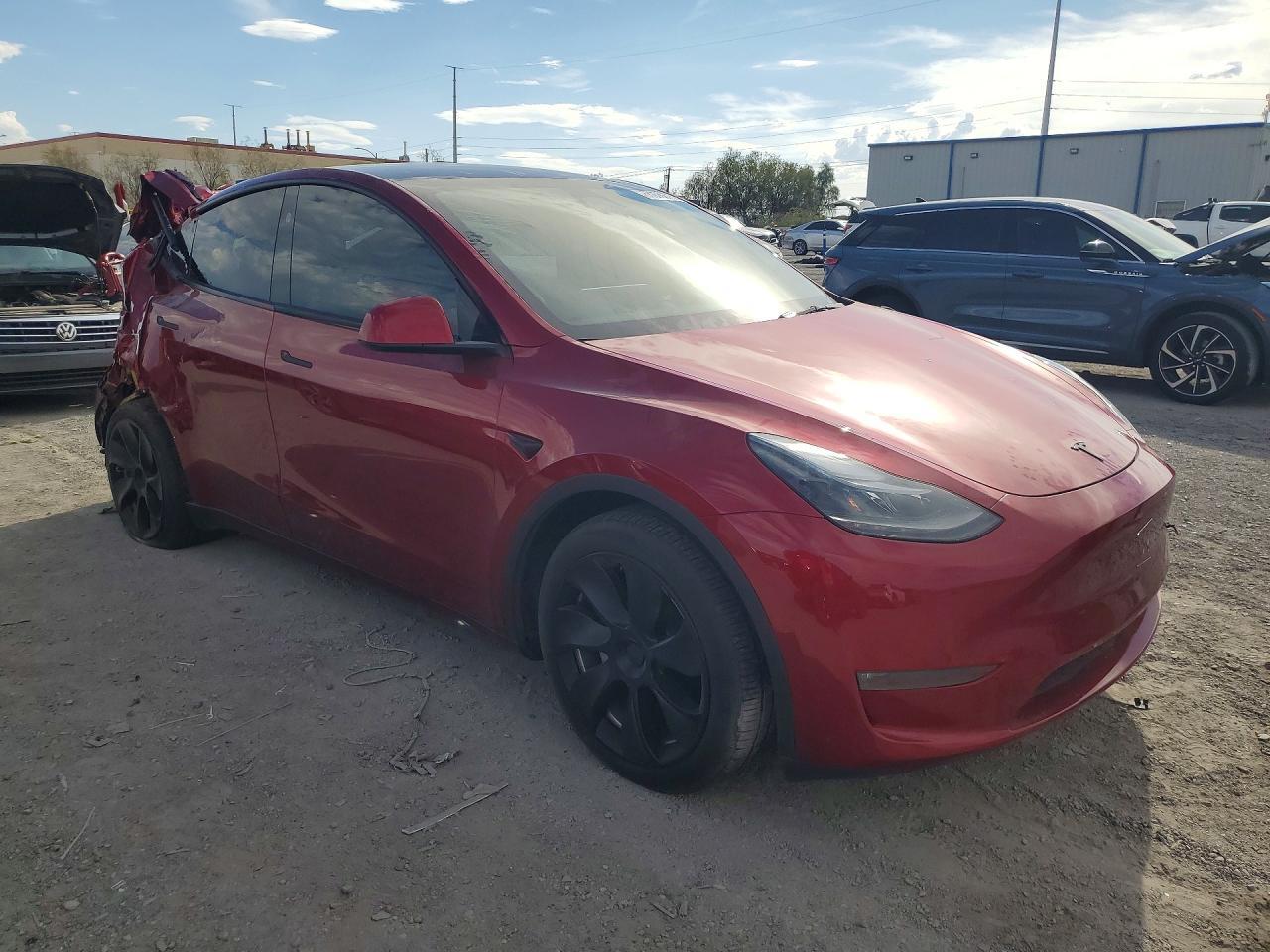 2024 TESLA MODEL Y — Фото 4 из 13