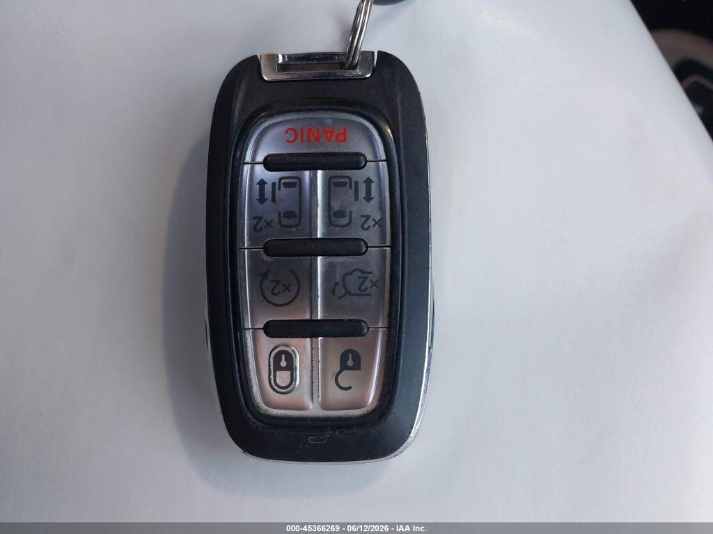 2C4RC1L72PR558770 2023 CHRYSLER PACIFICA HYBRID photo no. 11