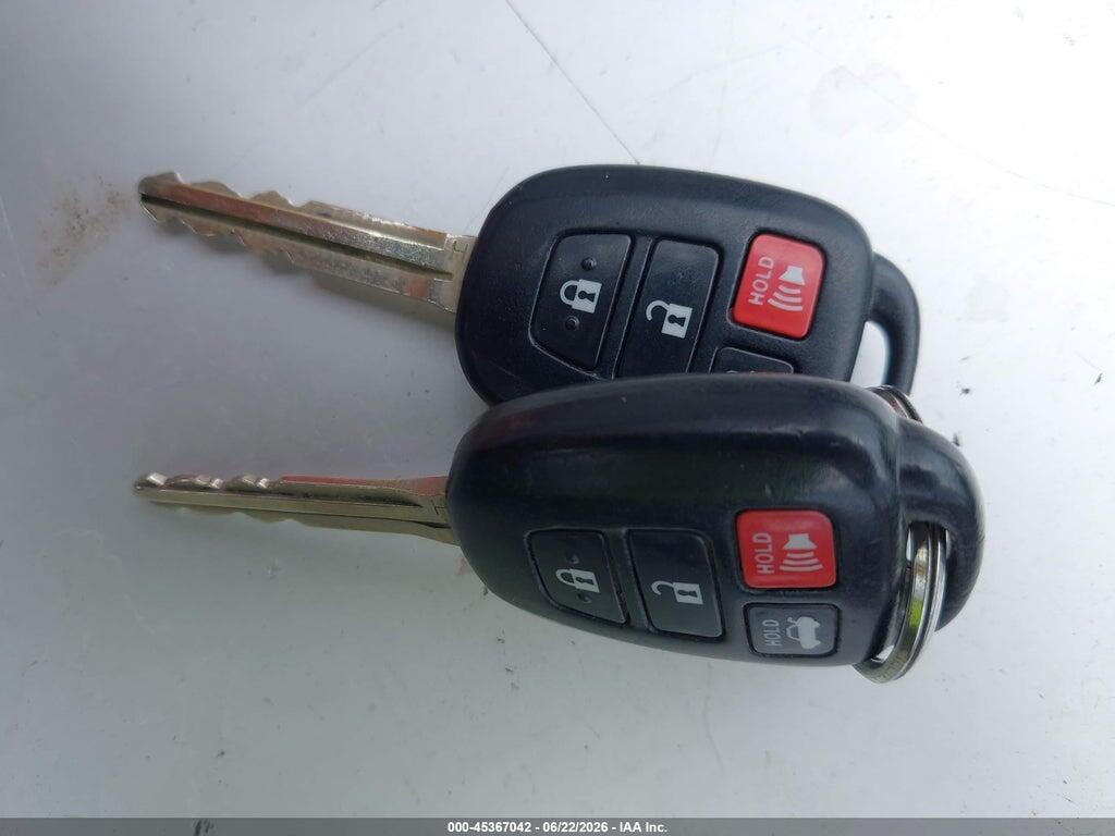 5YFBURHE6HP643049 2017 TOYOTA COROLLA photo no. 11