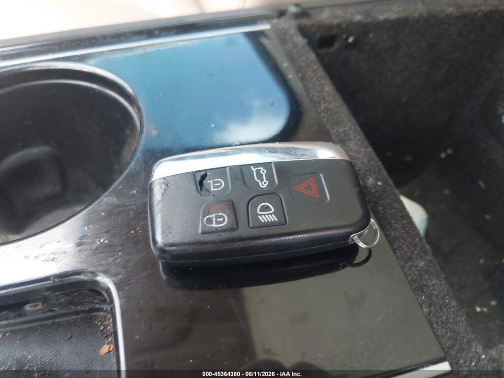 SAJAD4BG4HA950461 2017 JAGUAR XE photo no. 11