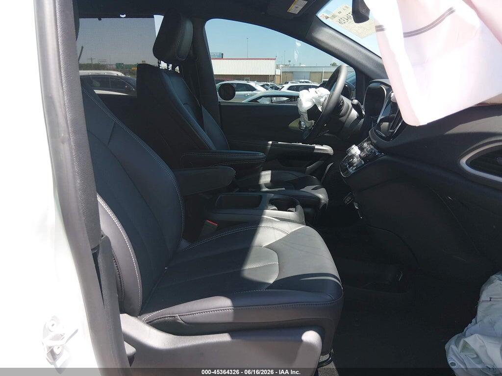 2C4RC1CG8SR576635 2025 CHRYSLER VOYAGER photo no. 5