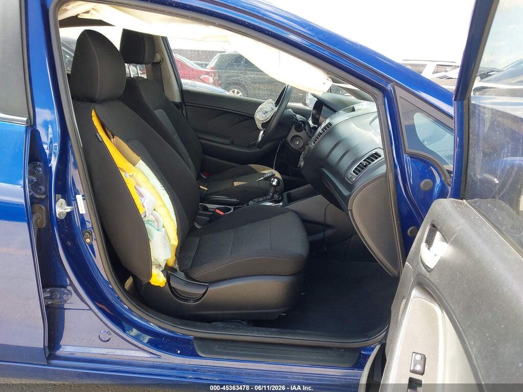 3KPFK4A76HE137776 2017 KIA FORTE photo no. 5