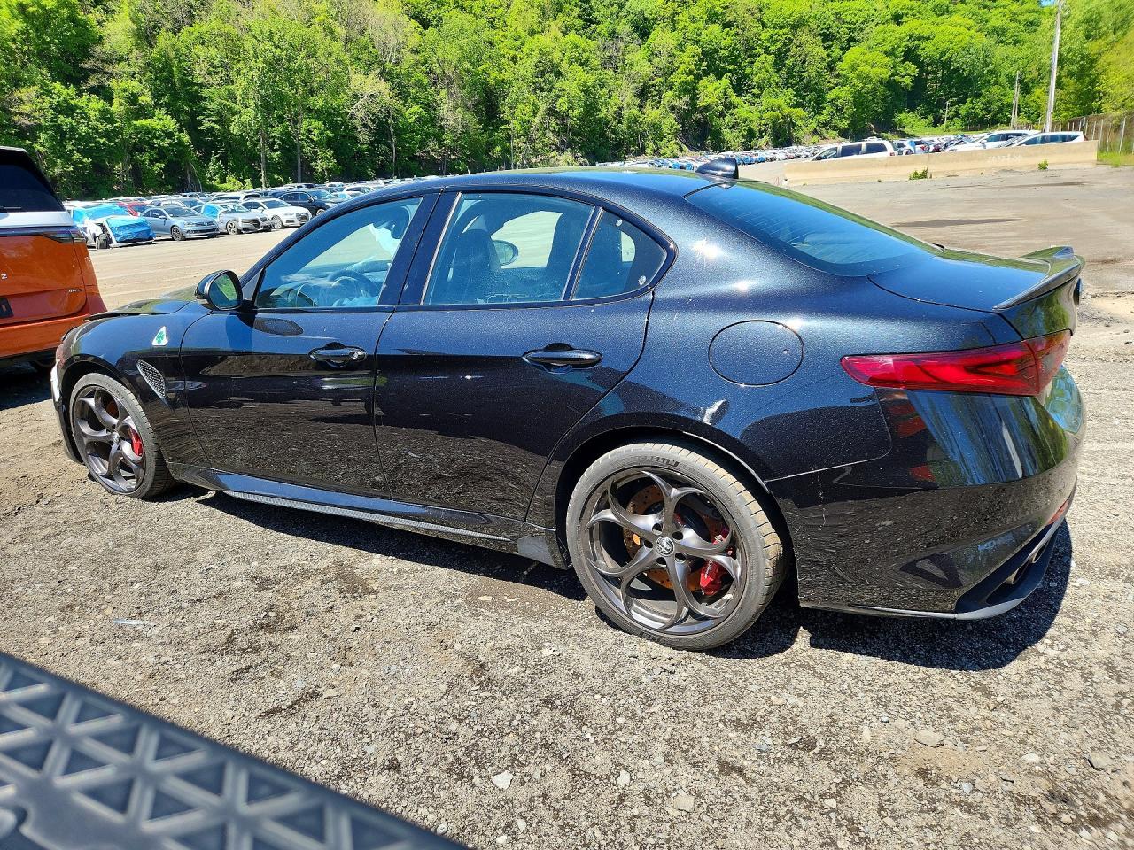 2023 ALFA ROMEO GIULIA QUADRIFOGLIO — Фото 2 из 12