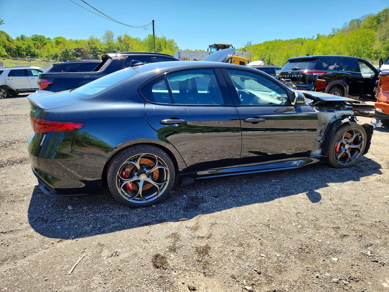 2023 ALFA ROMEO GIULIA QUADRIFOGLIO — Фото 3 из 12