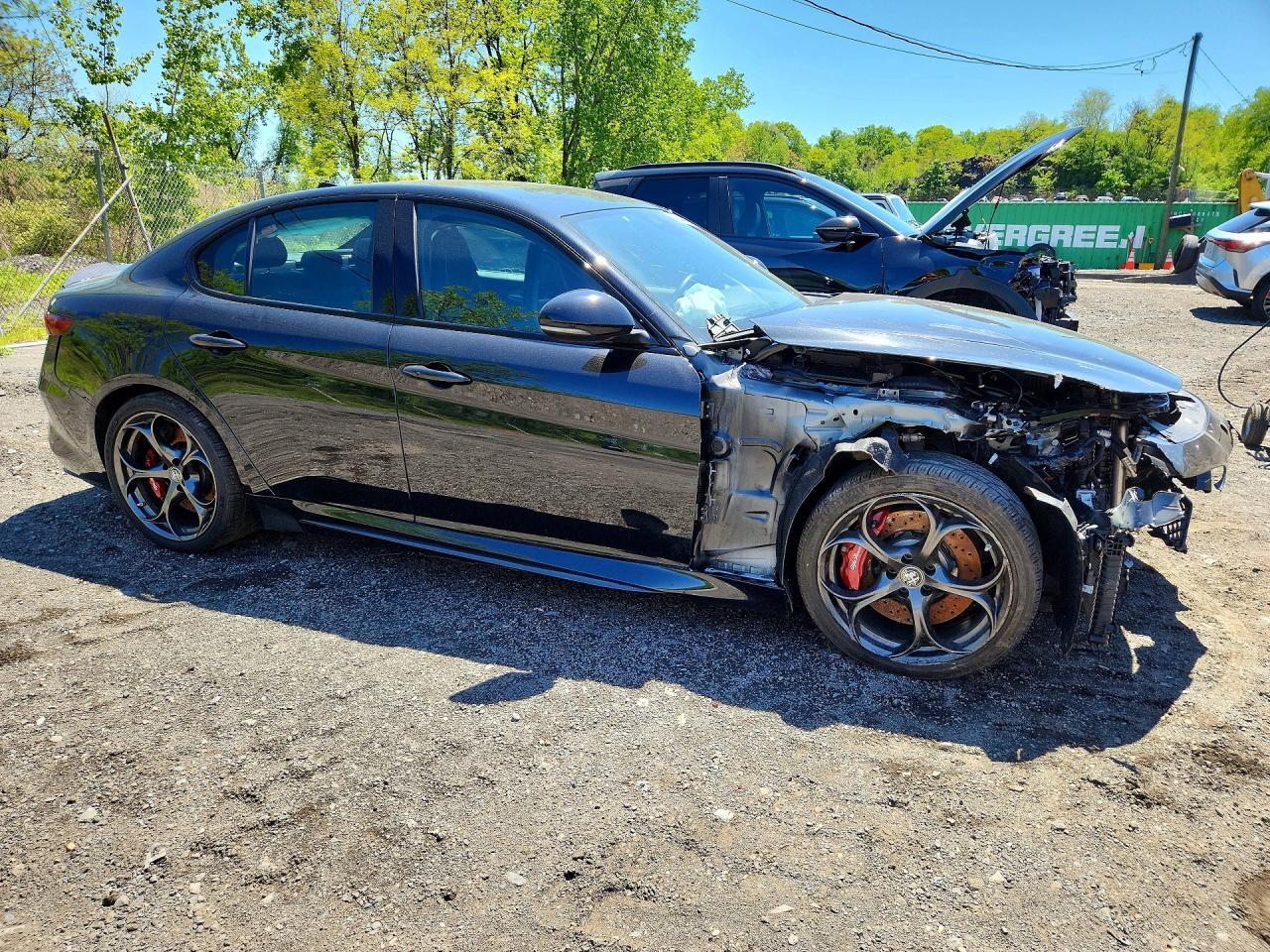 2023 ALFA ROMEO GIULIA QUADRIFOGLIO — Фото 4 из 12