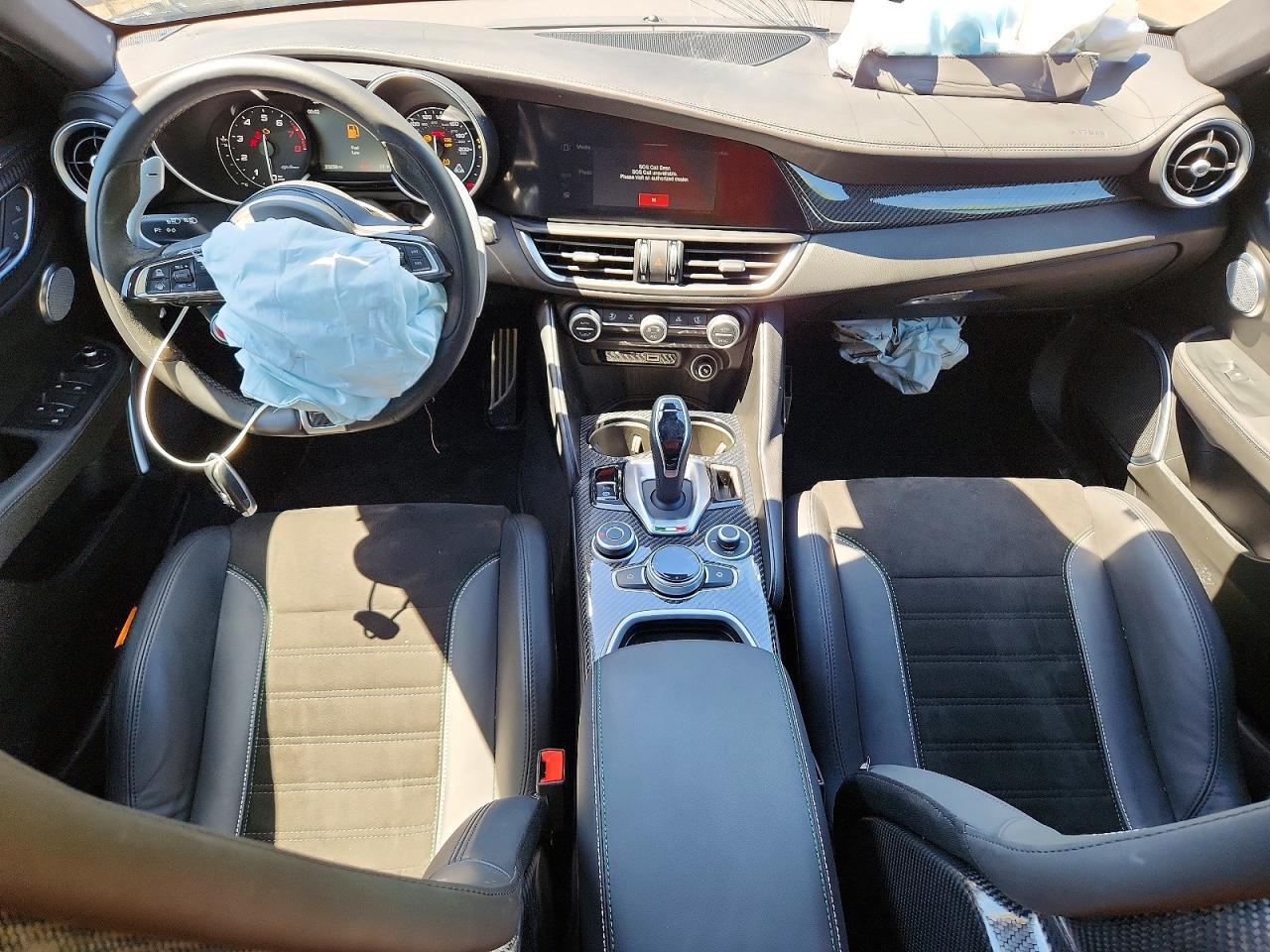 2023 ALFA ROMEO GIULIA QUADRIFOGLIO — Фото 8 из 12