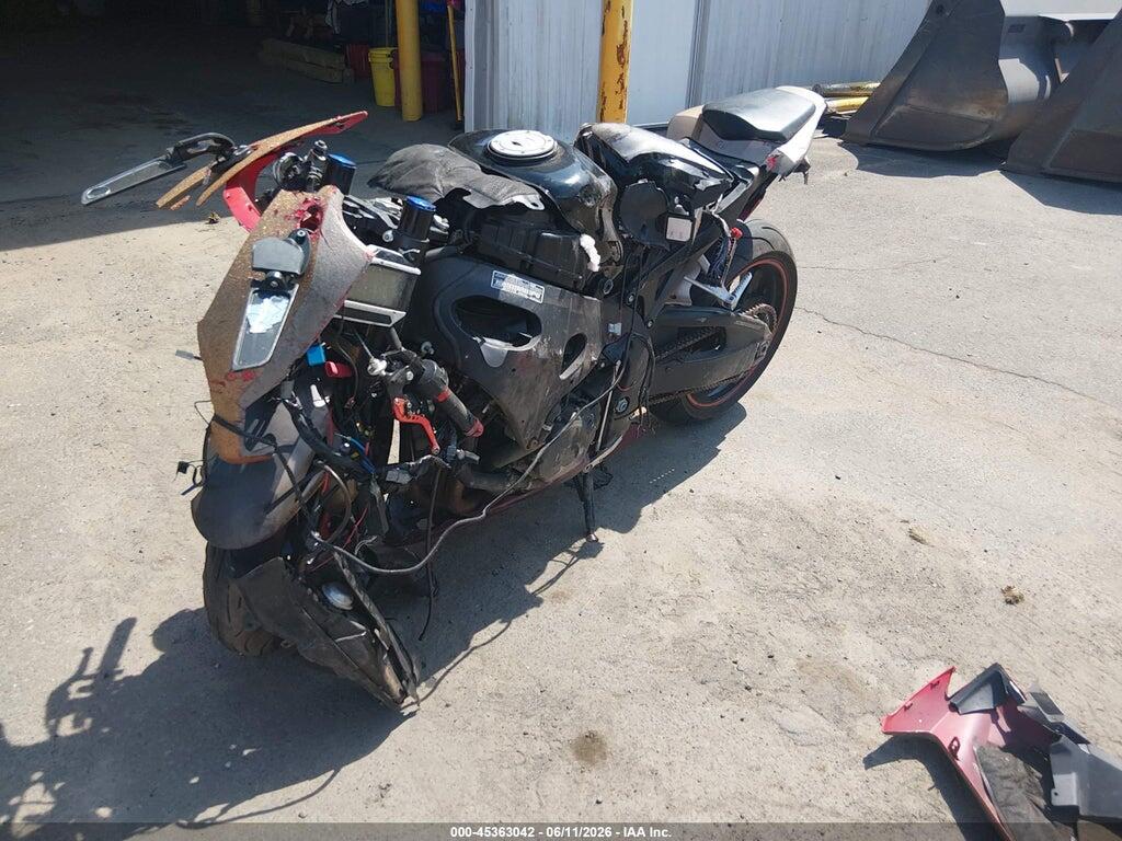 JH2SC5901DK500136 2013 HONDA CBR1000 photo no. 2