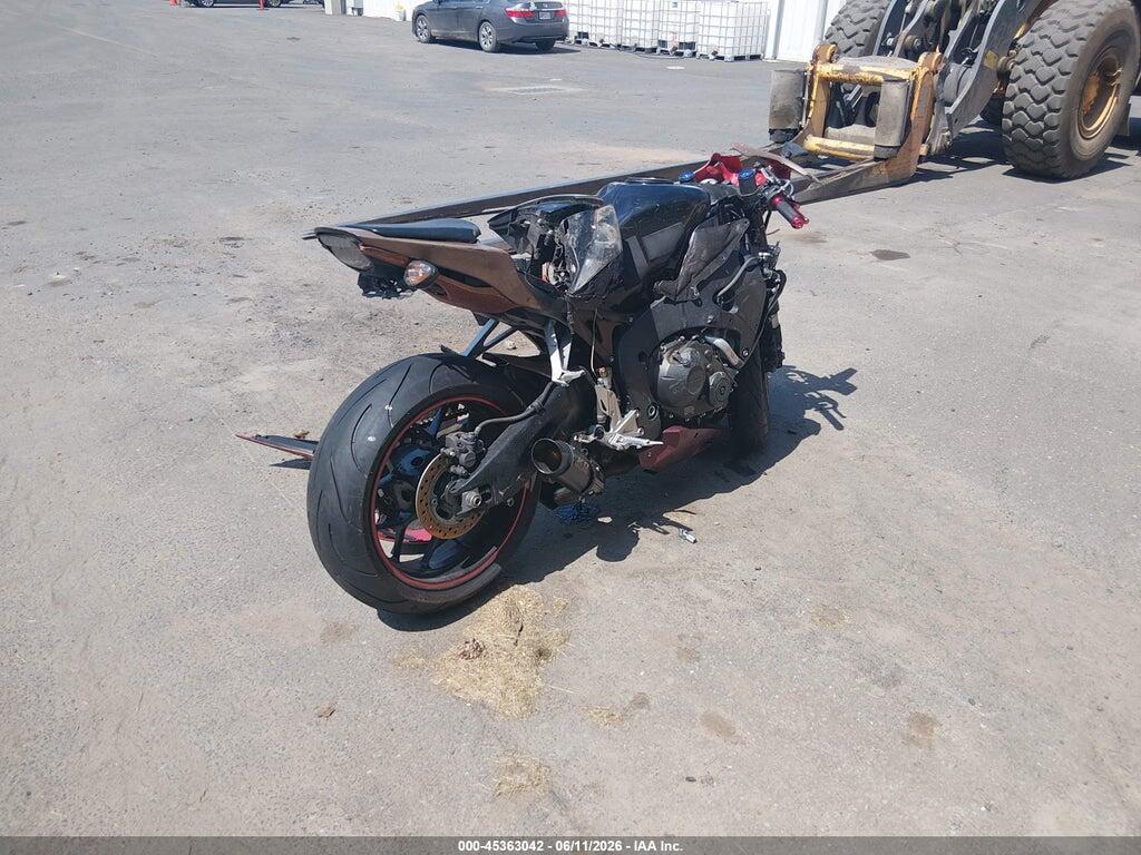 JH2SC5901DK500136 2013 HONDA CBR1000 photo no. 4