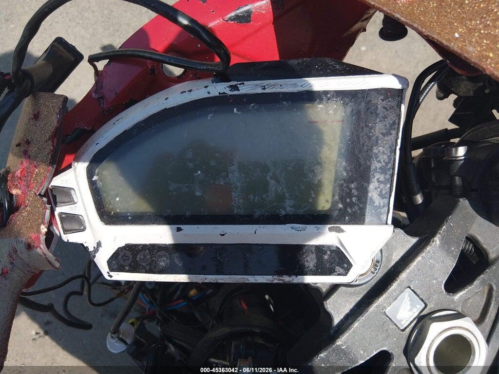 JH2SC5901DK500136 2013 HONDA CBR1000 photo no. 7