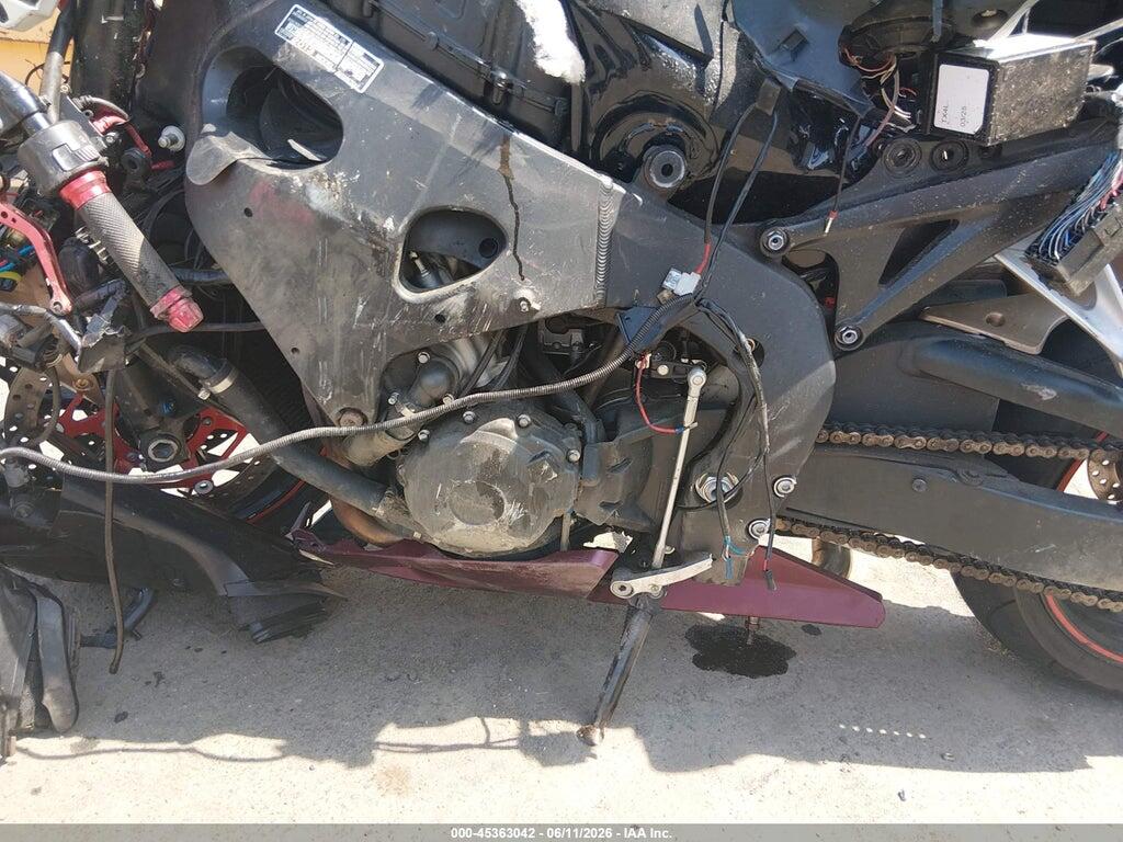 JH2SC5901DK500136 2013 HONDA CBR1000 photo no. 9