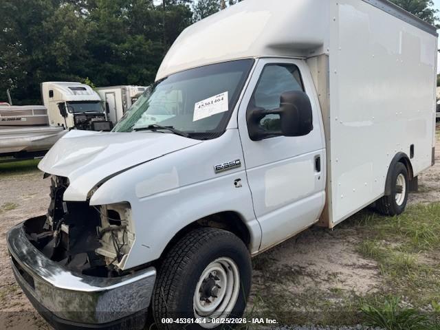 1FDWE3F60KDC49916 2019 FORD E-350 CUTAWAY photo no. 2