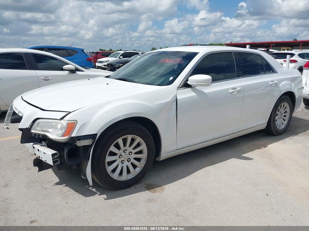 2C3CCAAGXDH505054 2013 CHRYSLER 300 photo no. 2