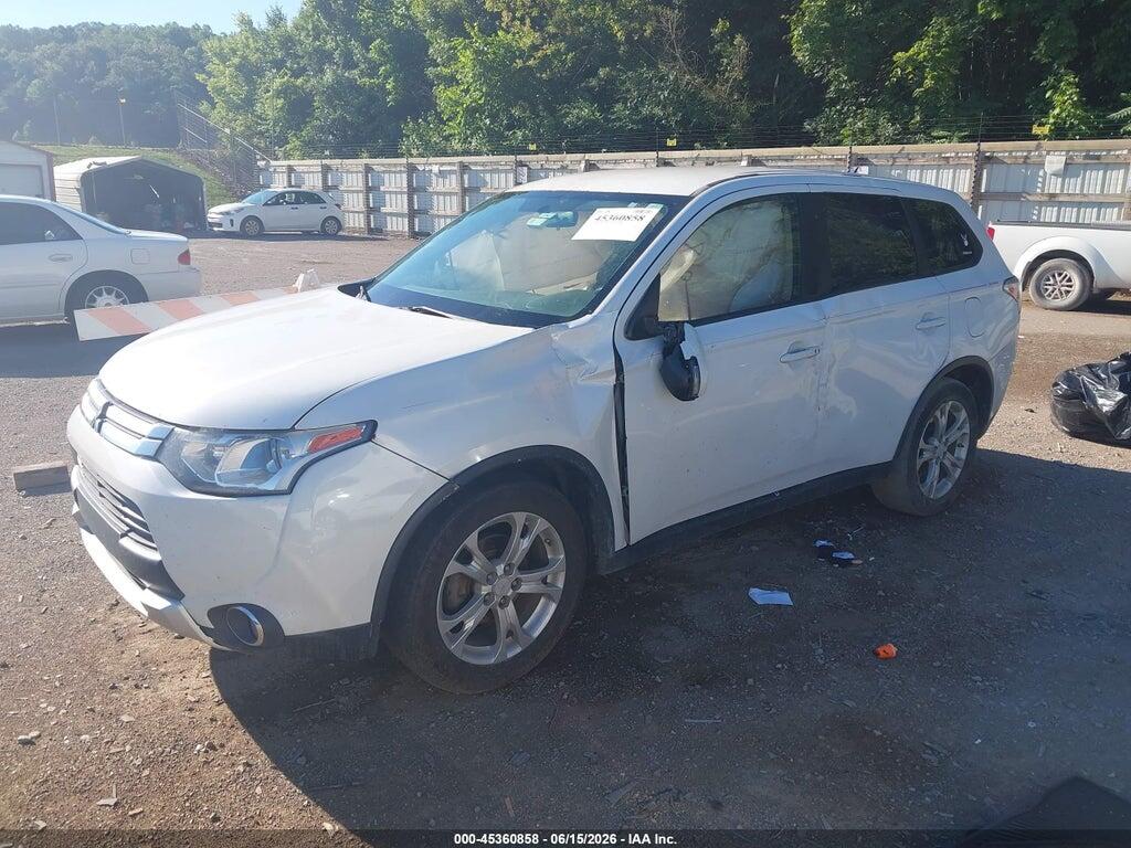 JA4AD3A31FZ005905 2015 MITSUBISHI OUTLANDER photo no. 2