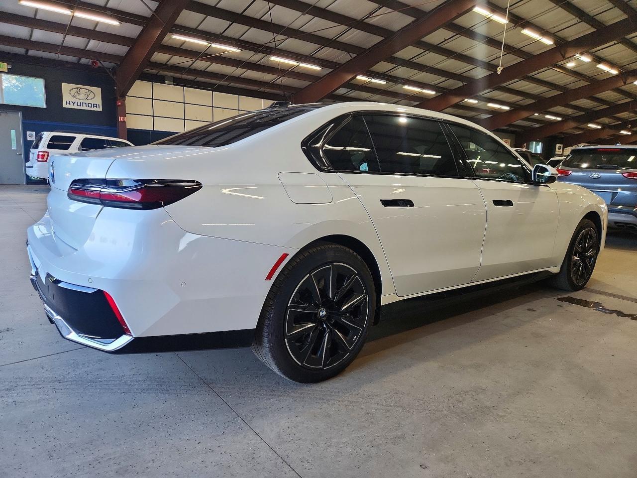 2023 BMW I7 XDRIVE60 — Фото 3 из 12