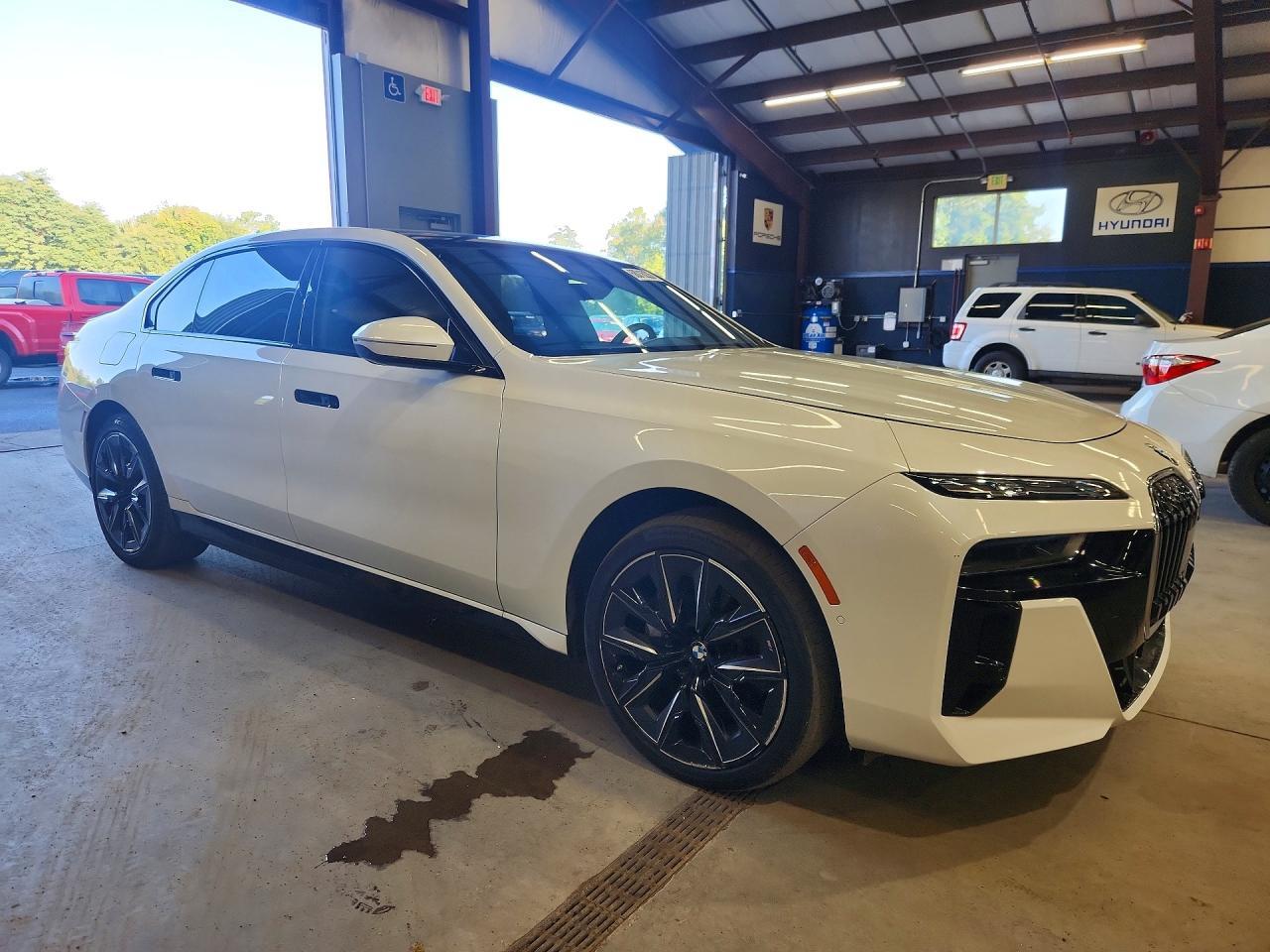2023 BMW I7 XDRIVE60 — Фото 4 из 12