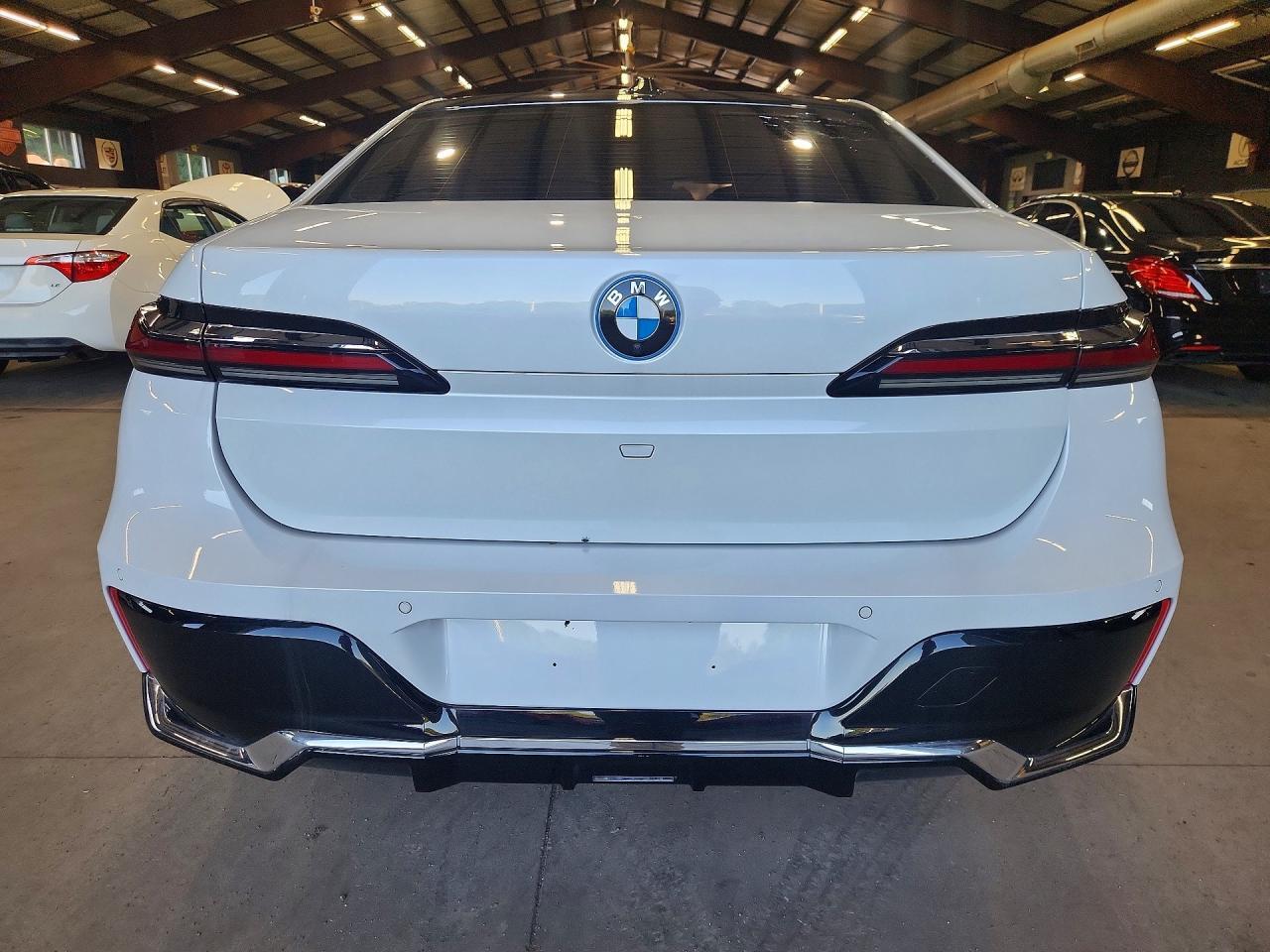 2023 BMW I7 XDRIVE60 — Фото 6 из 12