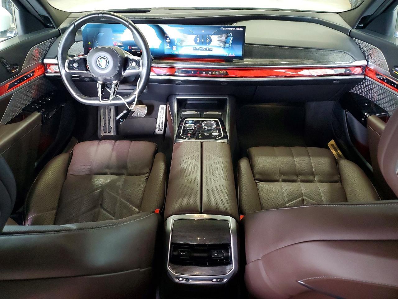 2023 BMW I7 XDRIVE60 — Фото 8 из 12