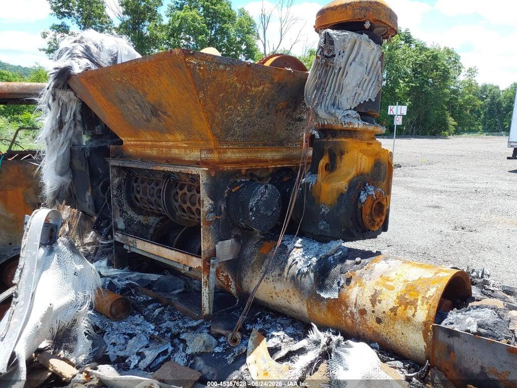 3FRNF6FA8BV672604 2011 FORD F-650 photo no. 12