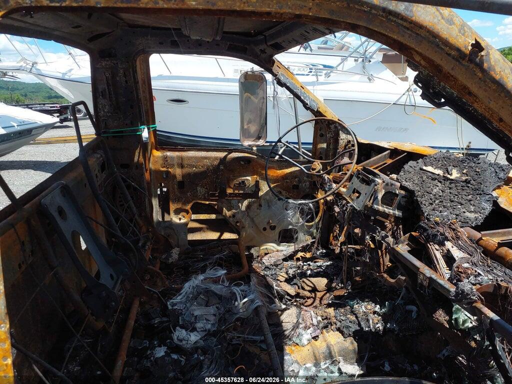 3FRNF6FA8BV672604 2011 FORD F-650 photo no. 5