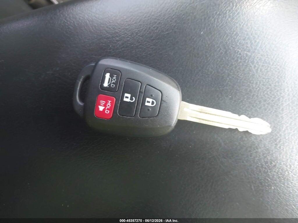 4T1BF1FK2GU131094 2016 TOYOTA CAMRY photo no. 11