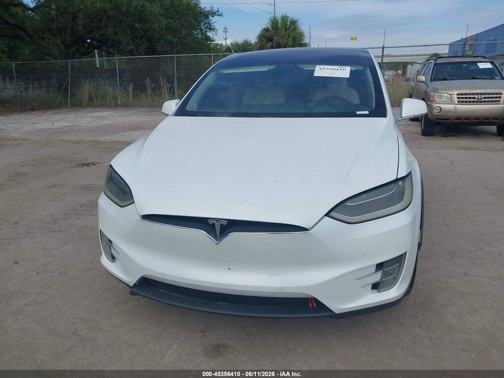 5YJXCBE28JF087256 2018 TESLA MODEL X photo no. 12