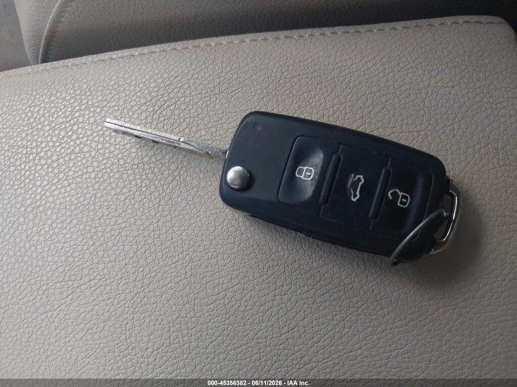 3VWLX7AJ6CM424323 2012 VOLKSWAGEN JETTA photo no. 11