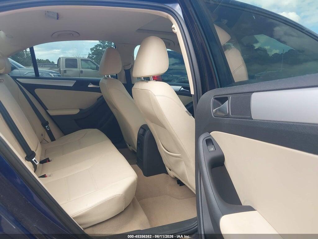 3VWLX7AJ6CM424323 2012 VOLKSWAGEN JETTA photo no. 8