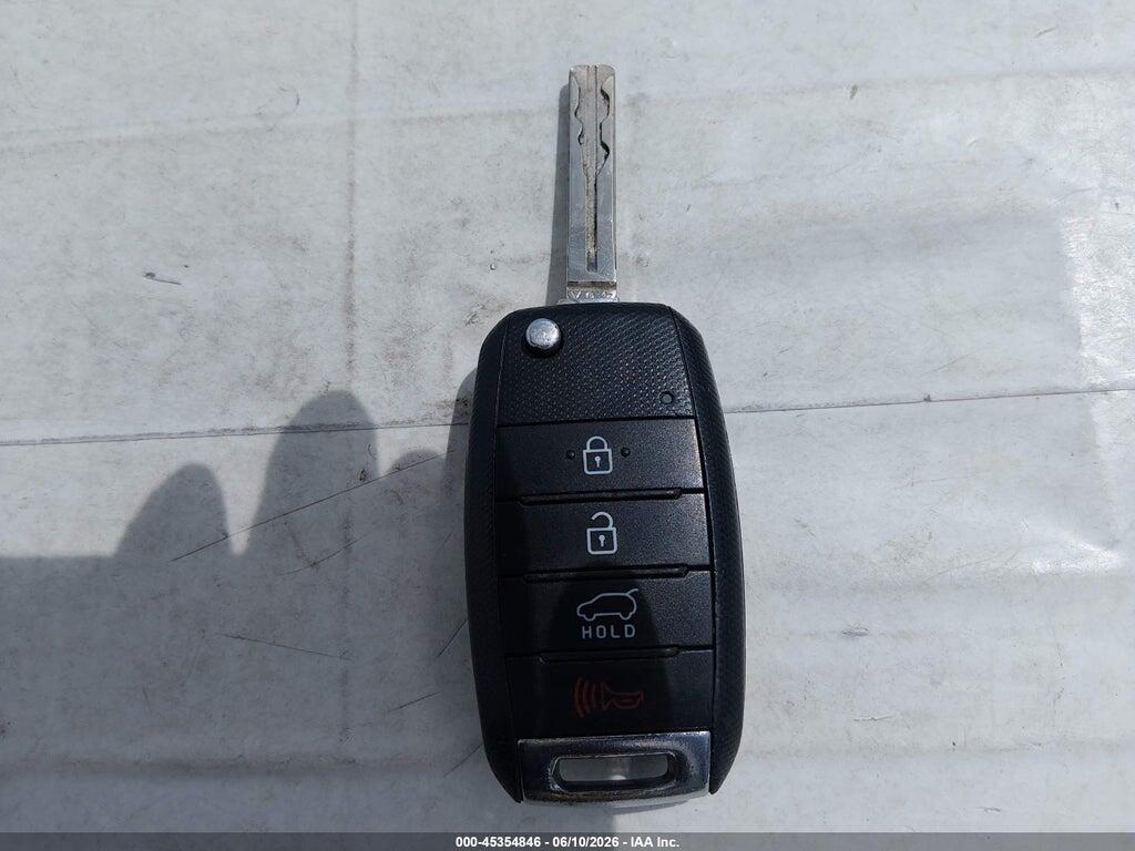 KNDJN2A2XH7482965 2017 KIA SOUL photo no. 11