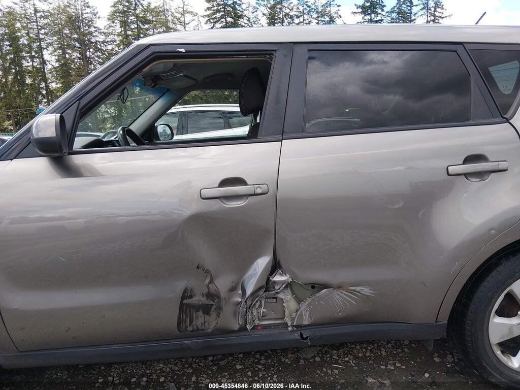 KNDJN2A2XH7482965 2017 KIA SOUL photo no. 6