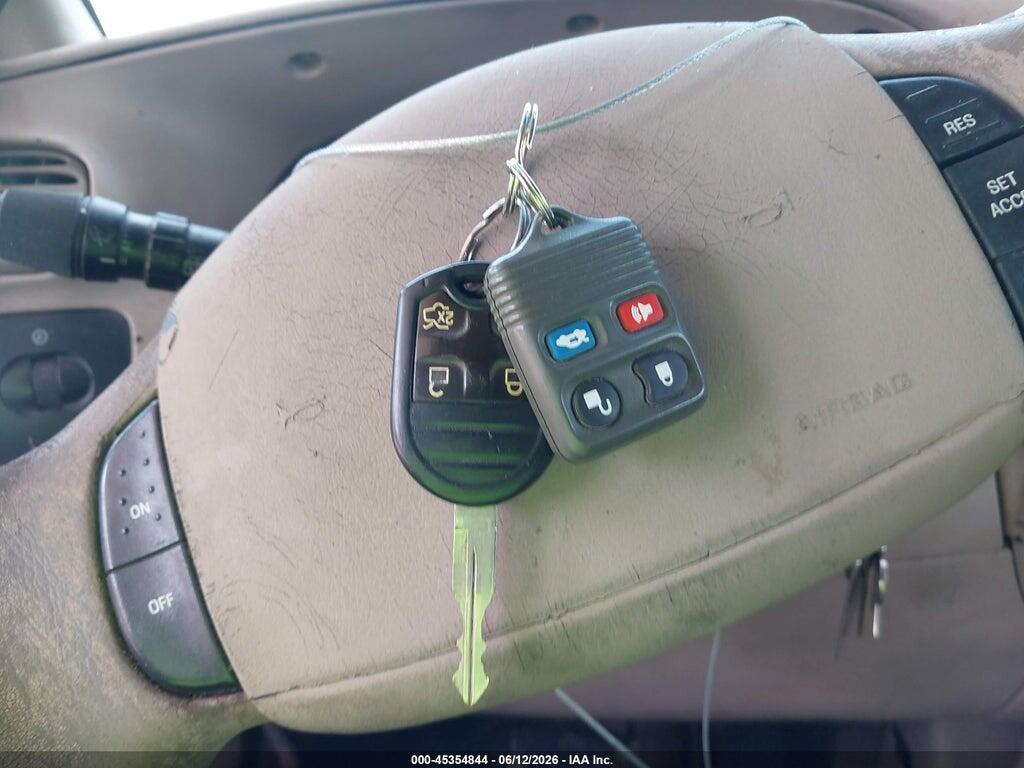 1FMRU1560YLC29489 2000 FORD EXPEDITION photo no. 11