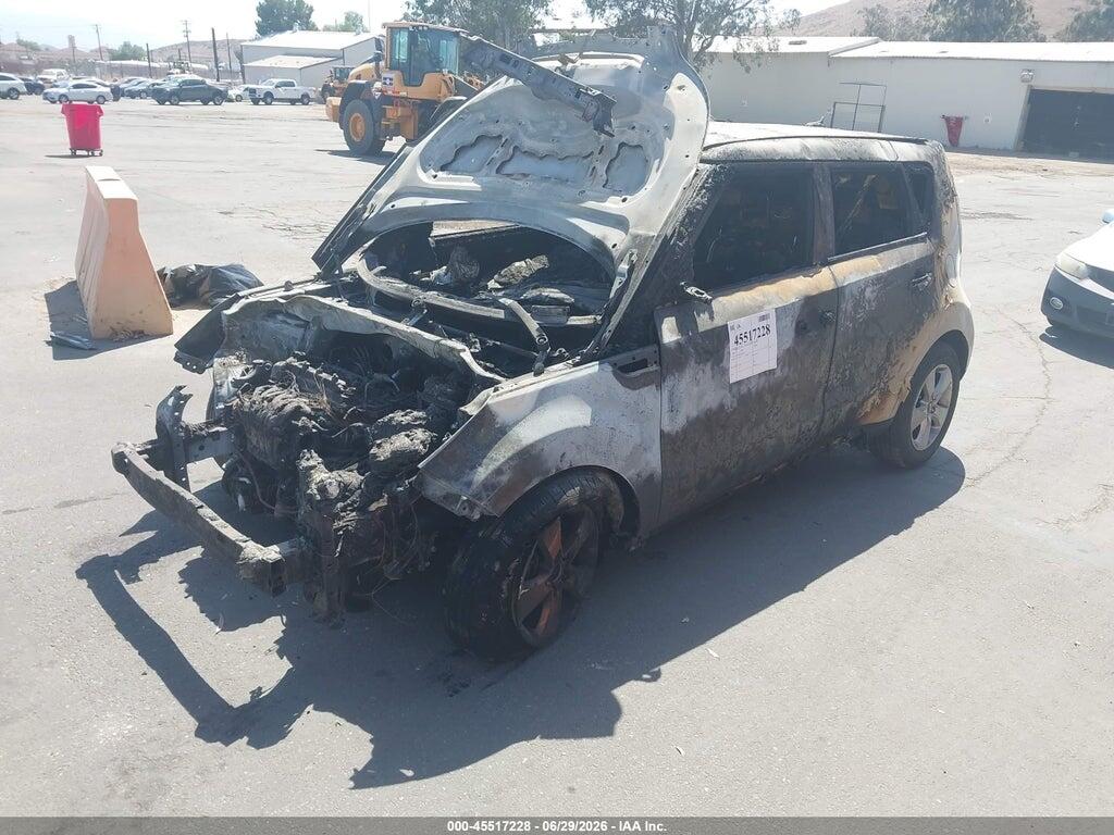 KNDJN2A26J7891941 2018 KIA SOUL photo no. 2