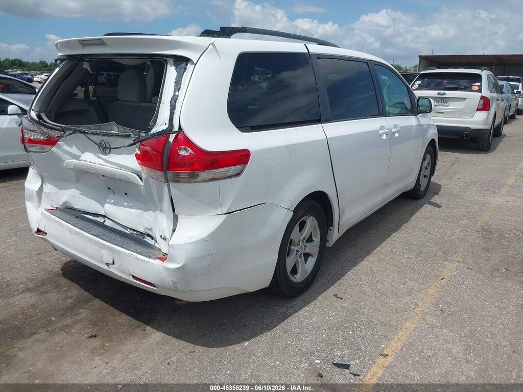 5TDKK3DC4BS105178 2011 TOYOTA SIENNA photo no. 4