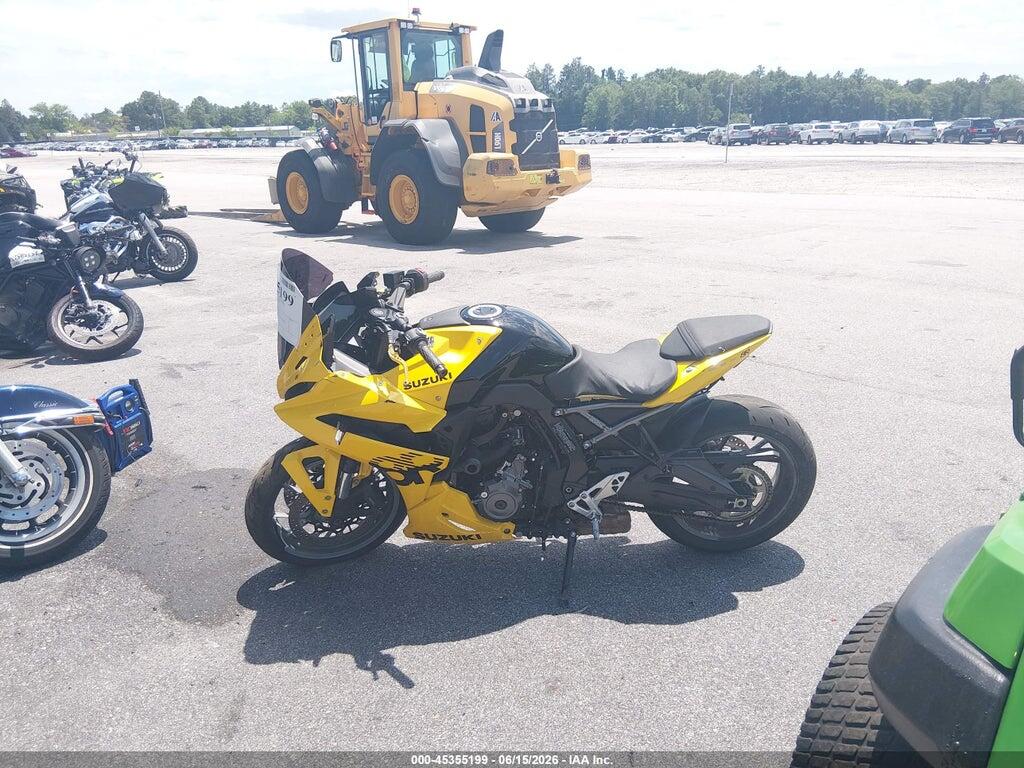 JS1EM13B9R7101002 2024 SUZUKI GSX800 photo no. 12