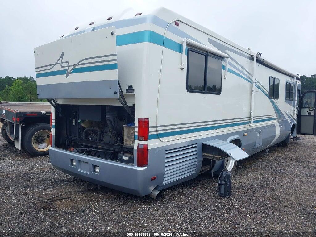1RF120617W1013855 1998 ROADMASTER RAIL EXECUTIVE SIGNATURE photo no. 4