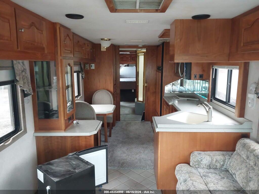 1RF120617W1013855 1998 ROADMASTER RAIL EXECUTIVE SIGNATURE photo no. 5