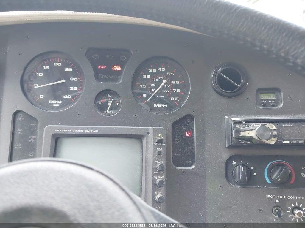 1RF120617W1013855 1998 ROADMASTER RAIL EXECUTIVE SIGNATURE photo no. 7