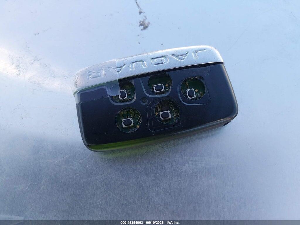 SADCL2BN0HA086624 2017 JAGUAR F-PACE photo no. 11