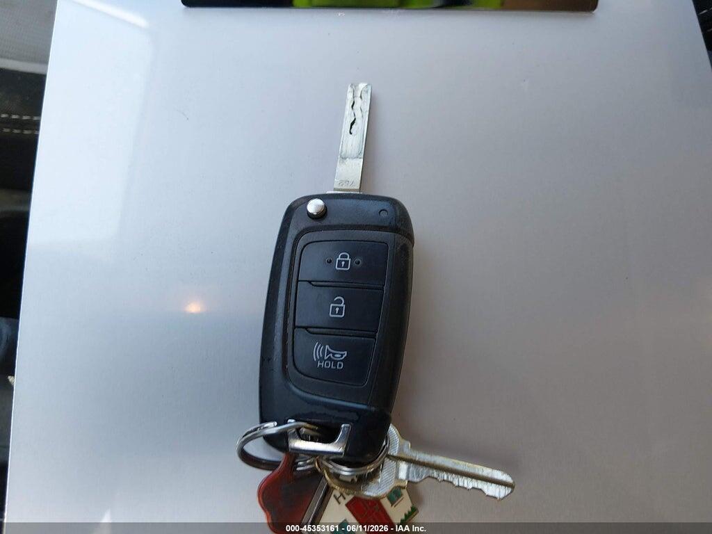 KMHRC8A38PU217588 2023 HYUNDAI VENUE photo no. 11