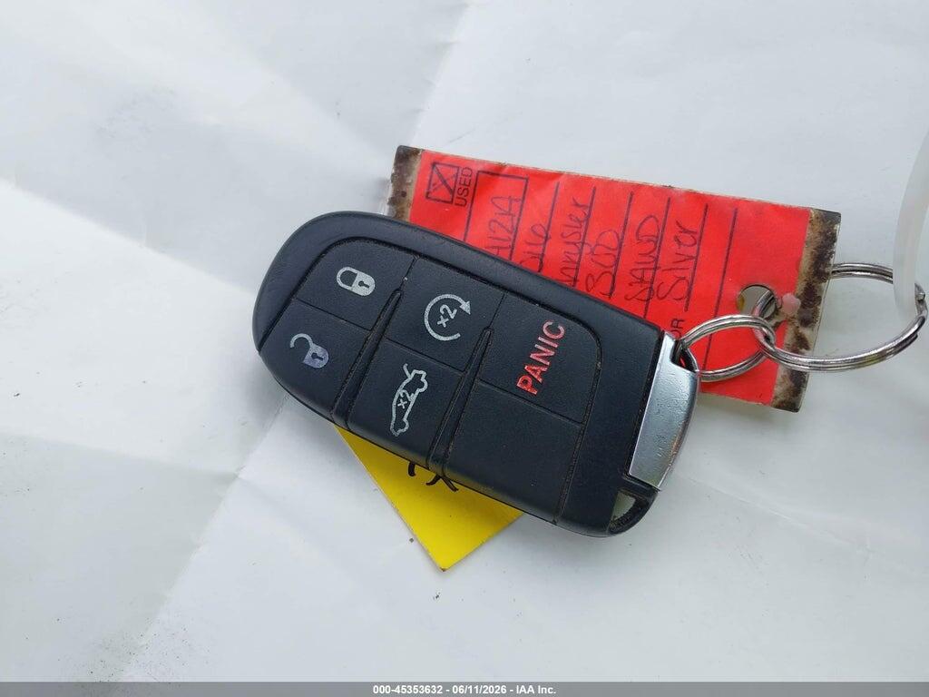 1C3CCCEG1GN100668 2016 CHRYSLER 200 photo no. 11