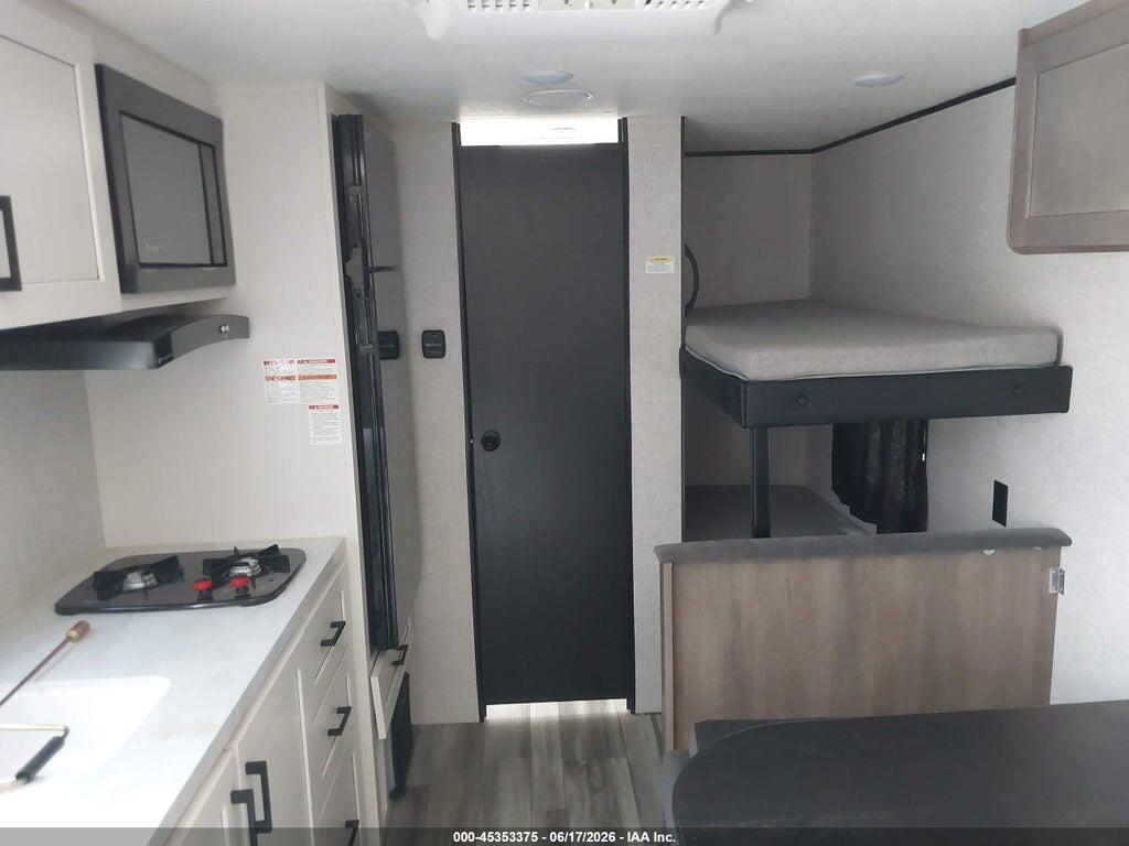 1UJBC0AK2S1YC0072 2025 JAYCO JAY FLIGHT photo no. 8