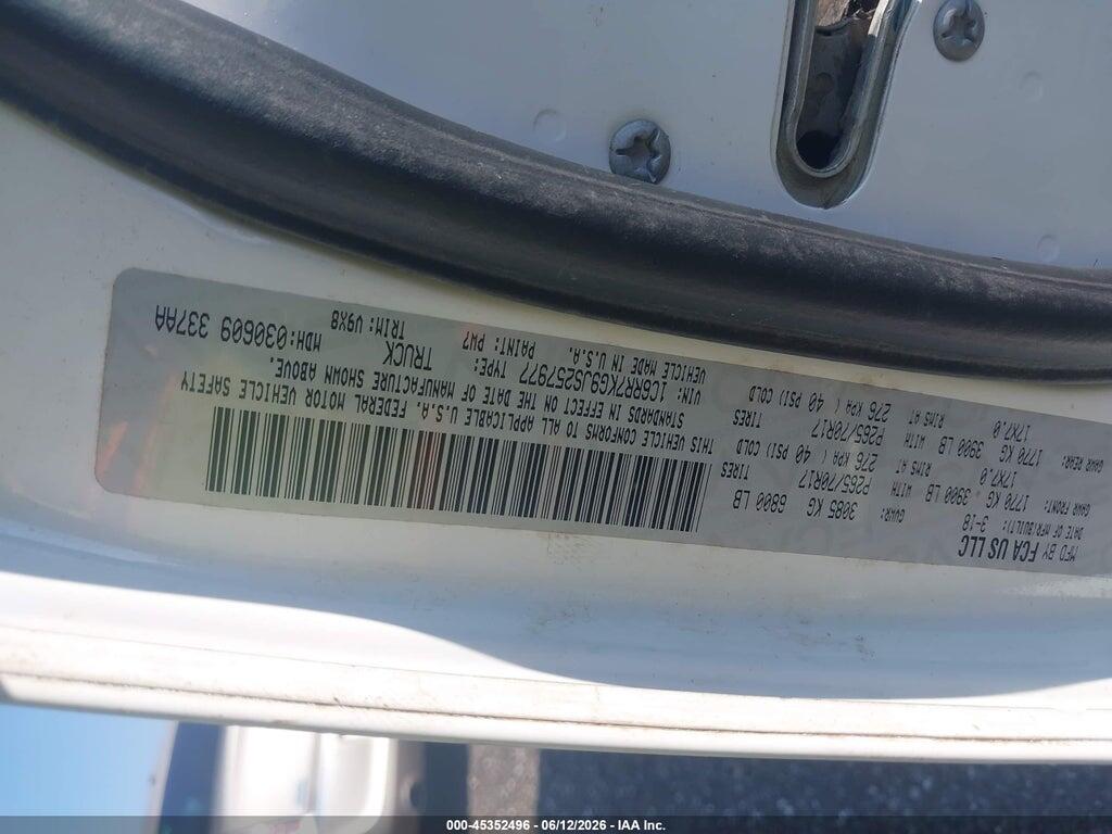 1C6RR7KG9JS257977 2018 RAM 1500 photo no. 9