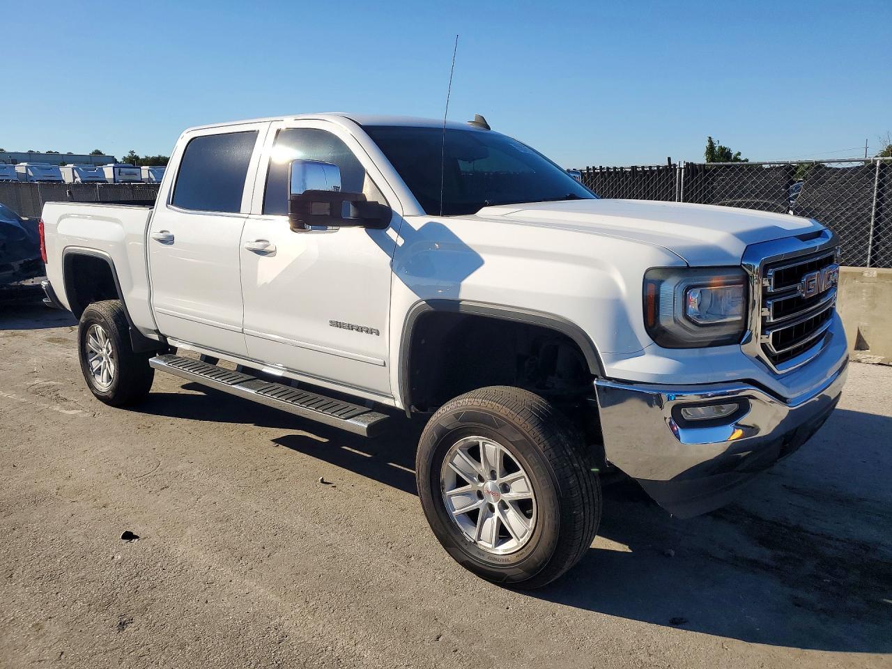 2018 GMC SIERRA K1500 SLE — Фото 4 из 12