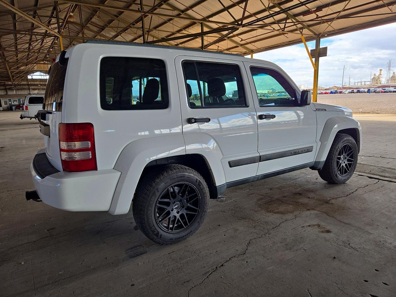 2012 JEEP LIBERTY SPORT — Фото 3 из 12
