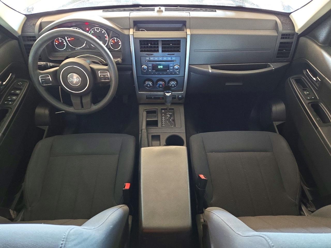 2012 JEEP LIBERTY SPORT — Фото 8 из 12