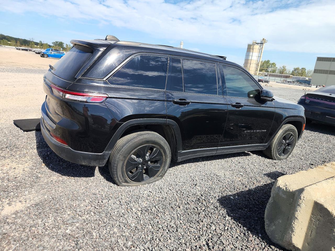 2022 JEEP GRAND CHEROKEE LIMITED 4XE — Фото 3 из 13