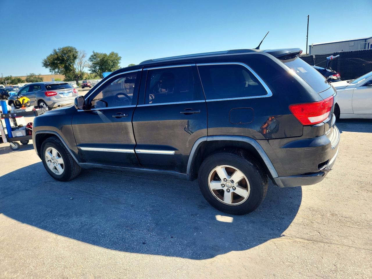 2013 JEEP GRAND CHEROKEE LAREDO — Фото 2 из 12