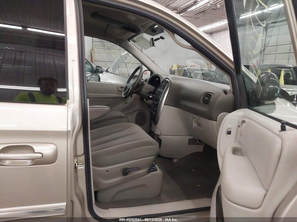 2C4GP54L15R260285 2005 CHRYSLER TOWN & COUNTRY photo no. 5